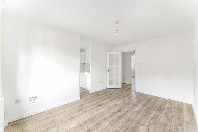 53, Green Pond Close, Walthamstow photo 4