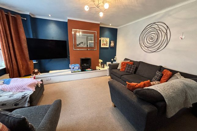 32, Hafod Cwnin, Carmarthen photo 4