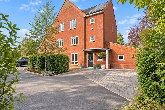 27, Poulter Croft, Milton Keynes photo 2