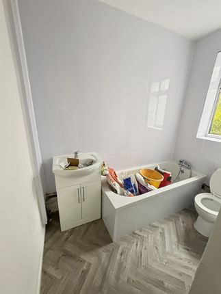 4, Crossley Crescent, Ashton-under-Lyne photo 4