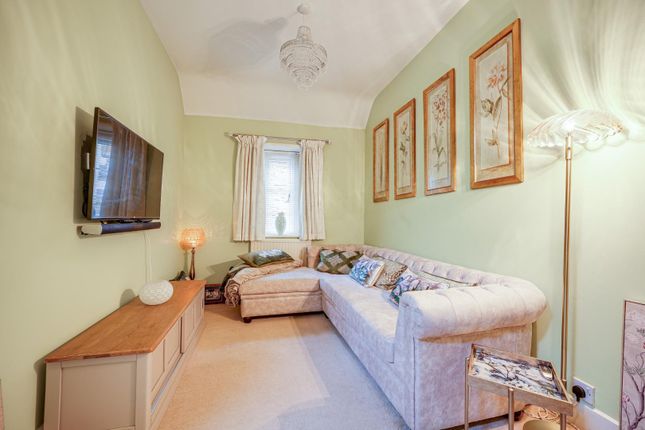 Flat 4, Wellington House, Heath And Reach photo 5