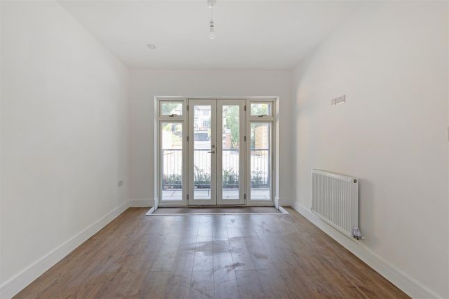 Flat 3, 8, Coulsdon Road, Coulsdon photo 3