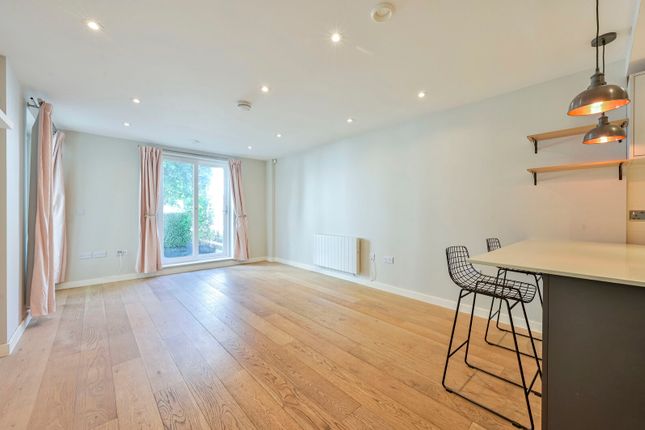 The Radial, Osiers Road, Putney photo 2