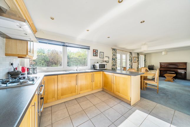 15, Fairlawn, Swindon photo 2