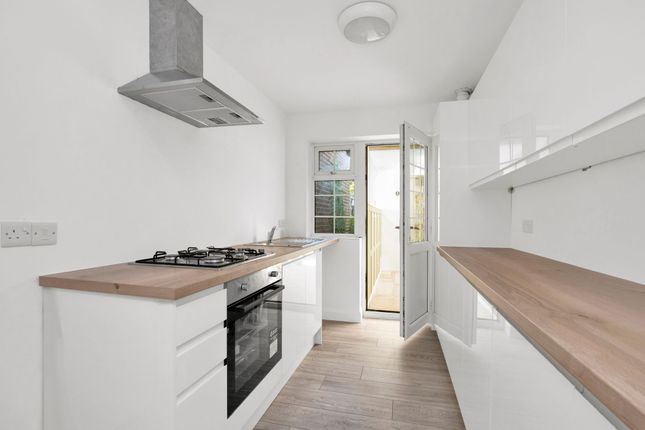 3 Brooks Lane West, Bognor Regis photo 2