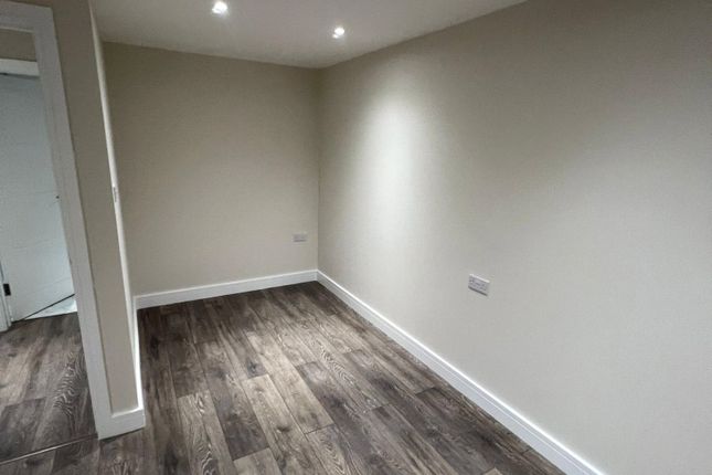 Flat 6, 19, Harvil Road, Uxbridge photo 3
