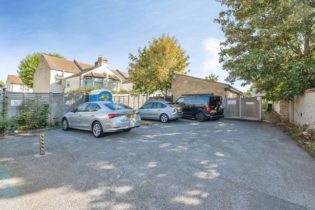3, Milton Close, Essex photo 2