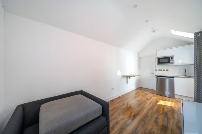 The Annex, 8, Summerhayes Close, Horsell photo 4