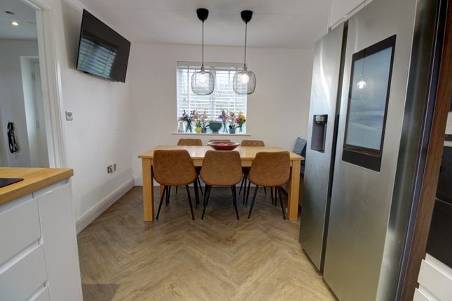 32, Artillery Drive, Thatcham photo 4