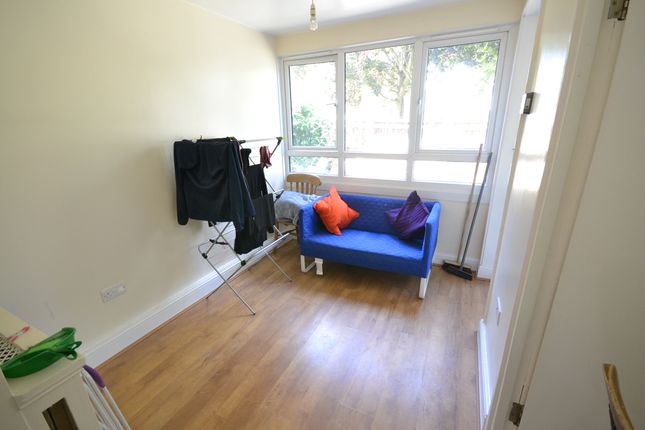 Room to rent in Waynflete Square, London
