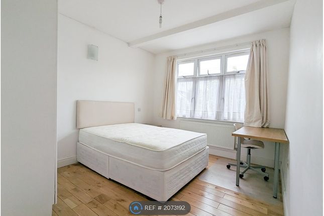 Thumbnail Room to rent in Ethelbert Gardens, Ilford
