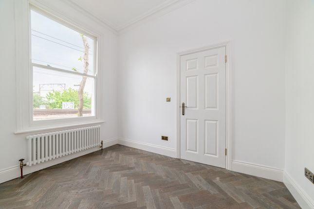 Flat to rent in Bodney Road, Hackney