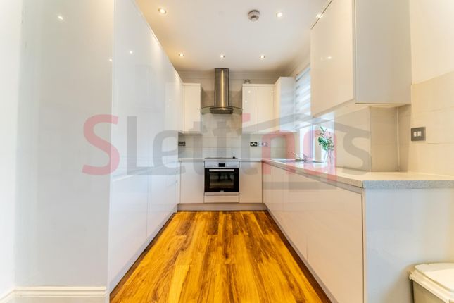 Modern 2-Bedroom Apartment In Edgware.Ashcombe Gardens.