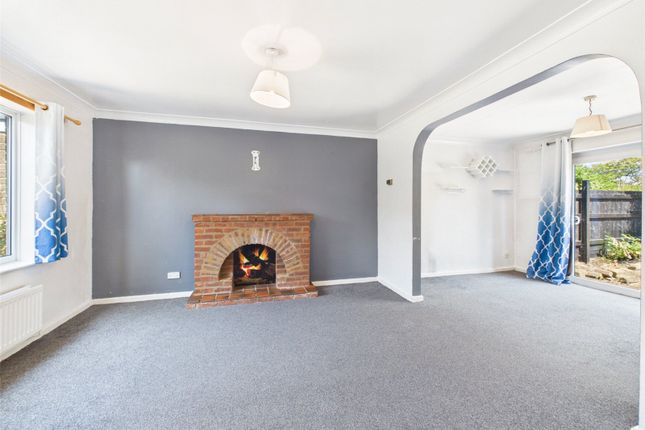 25, Reservoir Close, Gloucestershire photo 2
