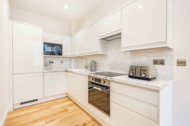 Flat 3, 16, Monmouth Road, London photo 4