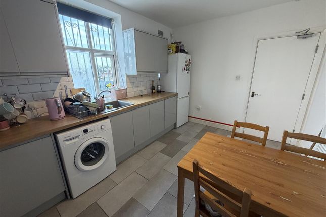 308A, Green Lanes, Palmers Green photo 3