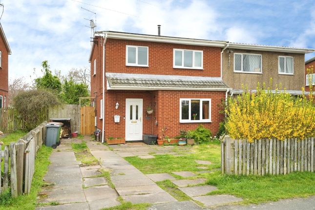 3-bed semi-detached on 35, Hensons Lane, Coalville, £160,000