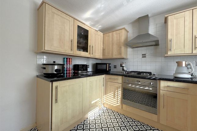 10, Coppice Court, Weymouth photo 4