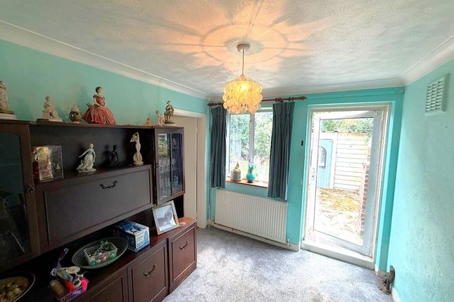 212, Brabazon Road, Hounslow photo 4
