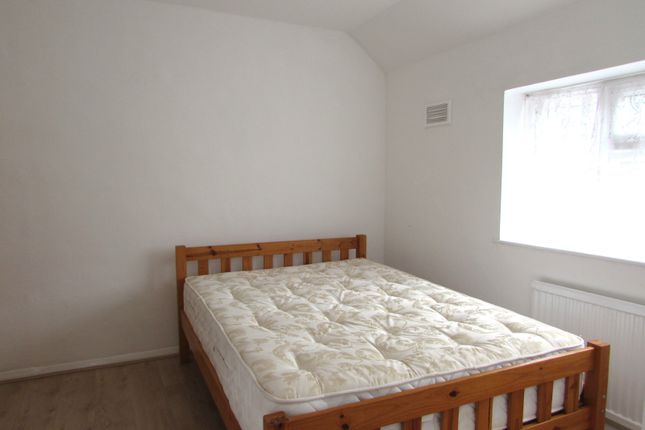 4 Ashburnham Close, Carpenters Park, Watford photo 5