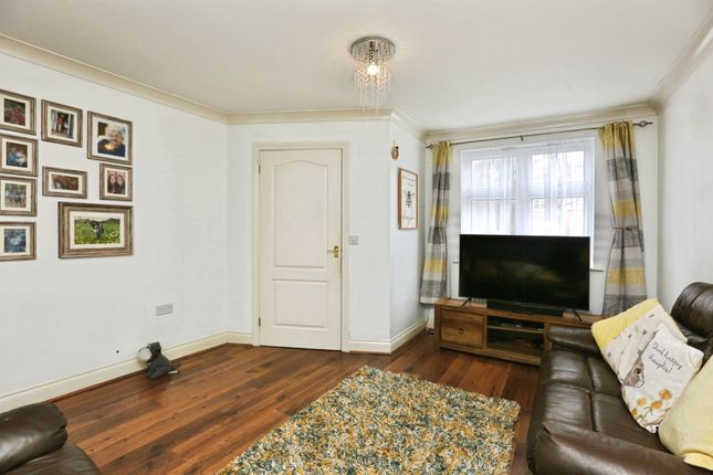 16, Bracken Close, Lee-On-The-Solent photo 3