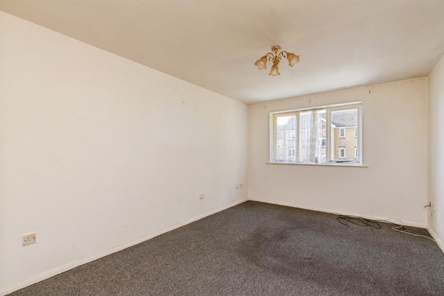 Flat 13, Kyrkly Court, Linnet Way, Purfleet-On-Thames photo 4