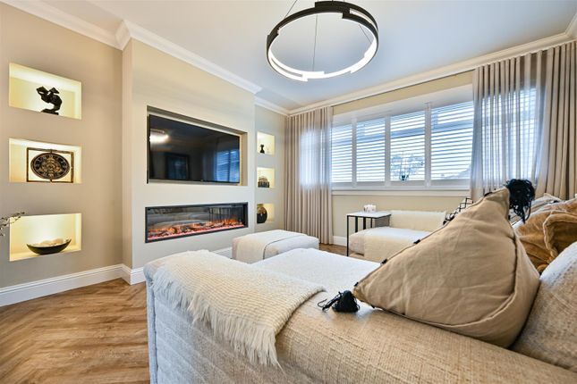 21, Castle Avenue, Motherwell photo 4