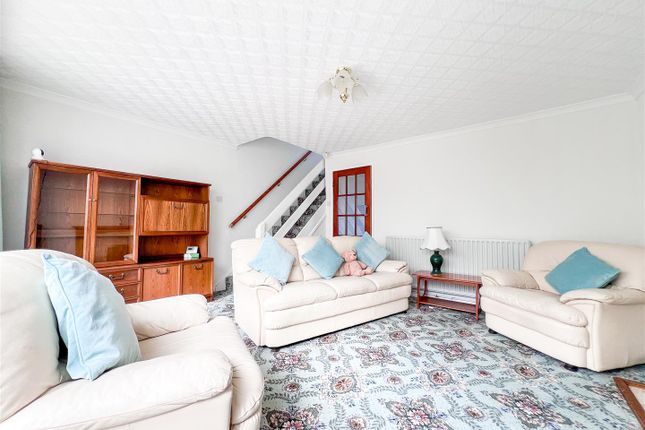 2, Rochford Close, Leek photo 4