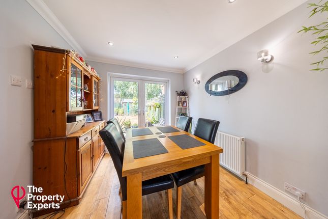 105, Holland Pines, Bracknell photo 4