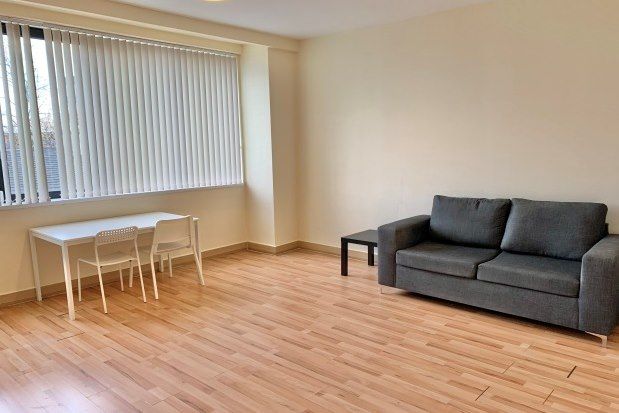 Flat to rent in Southgate House, Halifax