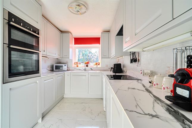 17, Grenfell Gardens, Harrow photo 4