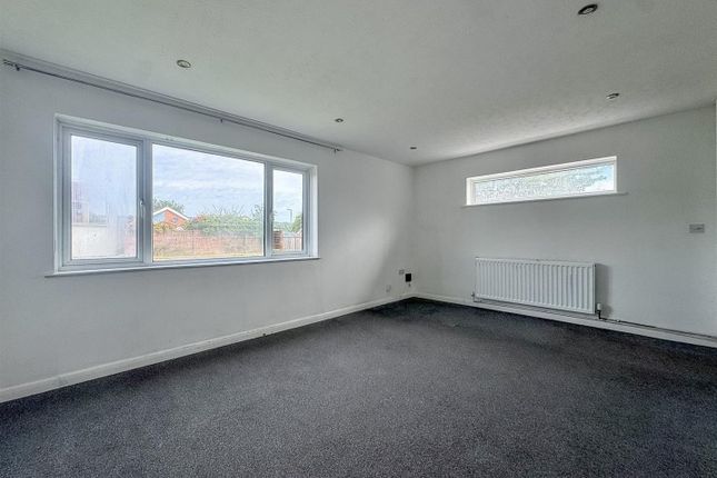 3-bed house on 1, Starling Close, Weston-Super-Mare, £310,000