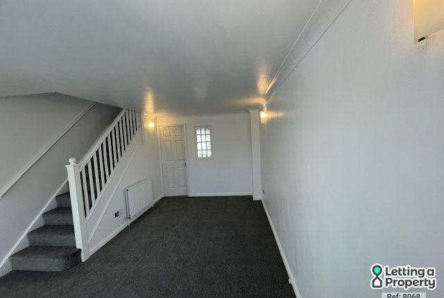 27, Waxwing Close, Aylesbury photo 4