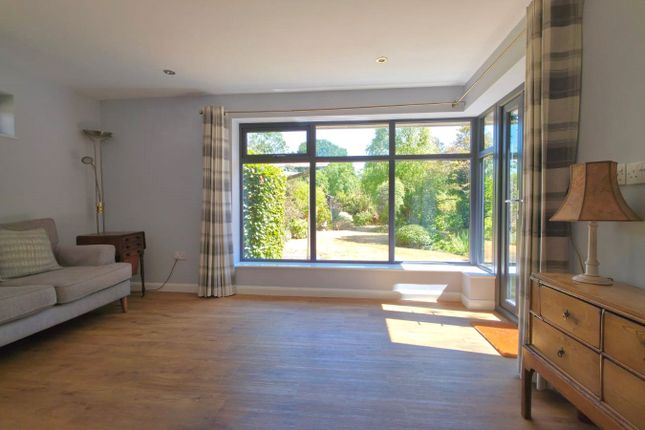 5, Woodroyd Avenue, Surrey photo 3