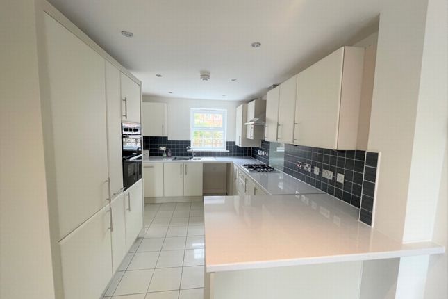 33, Georgian Way, Kidderminster photo 2