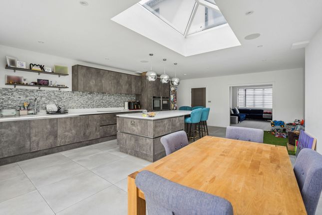 51 Westfield Avenue, Watford photo 4
