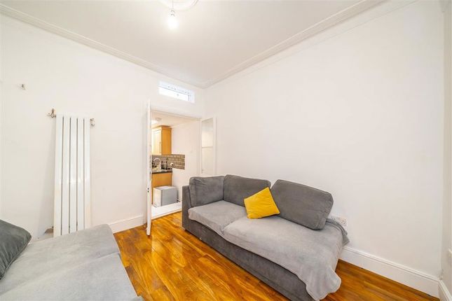 Flat A, 200, Cavendish Road, London photo 2