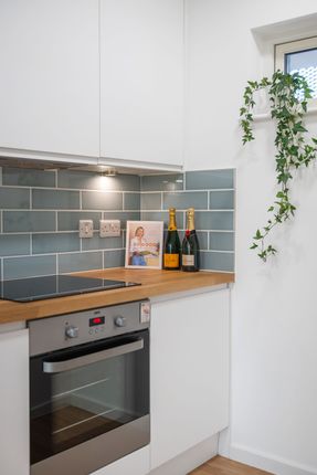 Flat 12, 8 Sail Street, London photo 2
