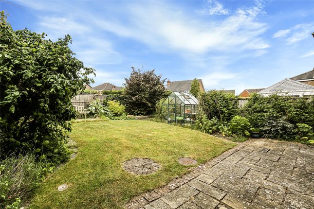 18, Clayton Mead, Surrey photo 2