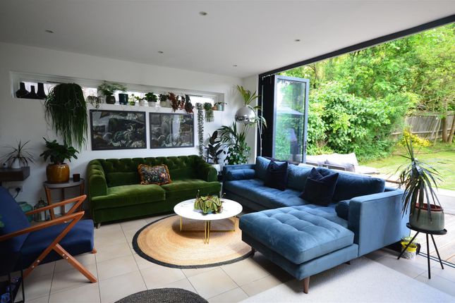 GFF, 174, Muswell Hill Road, London photo 2
