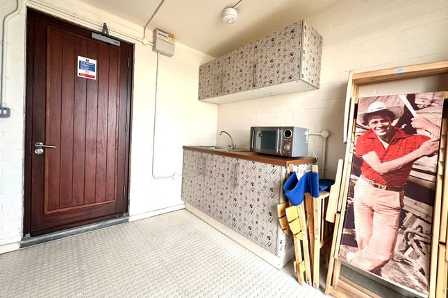 POD 220, Overstrand, Bournemouth photo 3