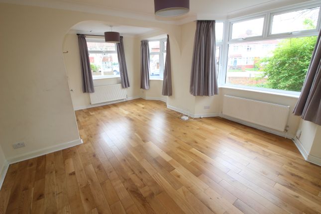 Brockenhurst Avenue, Worcester Park photo 3