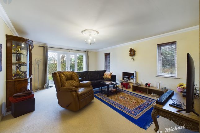 2a Wendover Way, Aylesbury photo 2