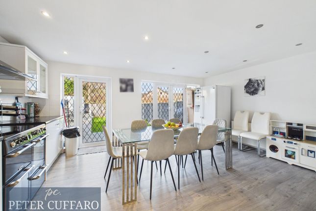 3 Durham Close, Ware photo 3