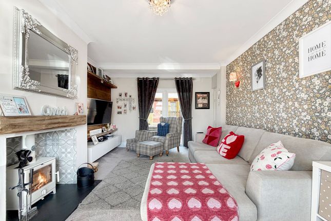 7 Gelliargwellt Road, Hengoed photo 4
