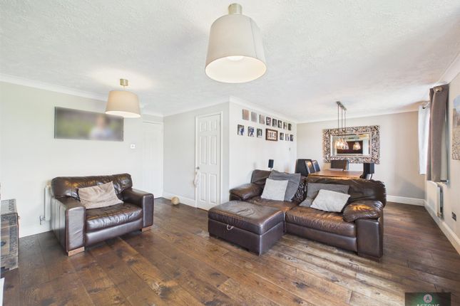 Harper Drive, Crawley photo 3