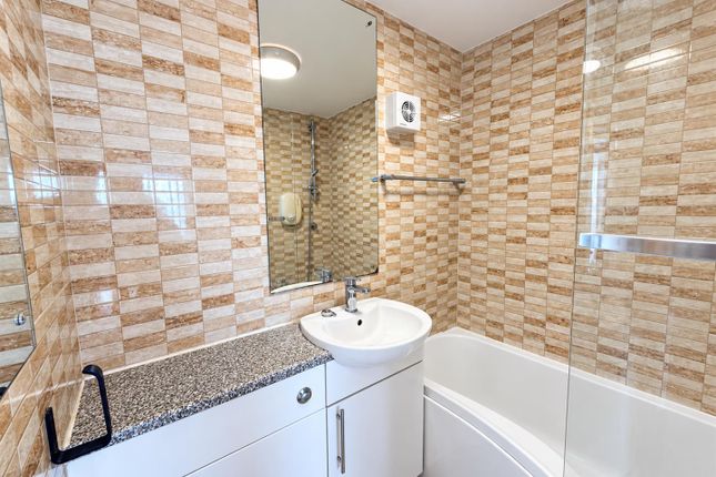 24, Tenbury Close, London photo 4