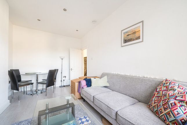 Flat 2, 35, Ashdown Road, West Sussex photo 3