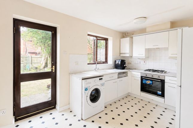 37, Wrens Park, Milton Keynes photo 4