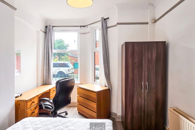 26, Coronation Street, Salford photo 4